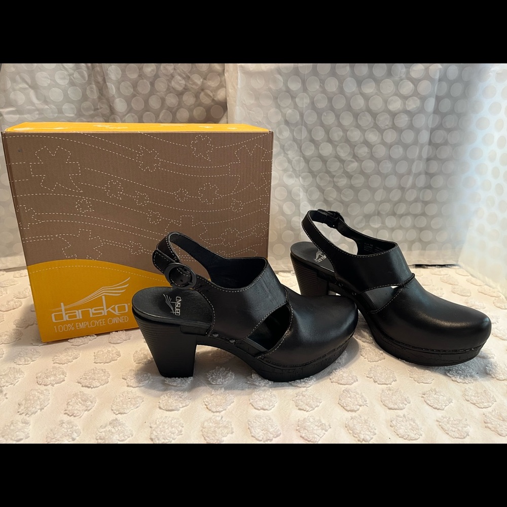 Dansko Black Shoes size 38 New in Box